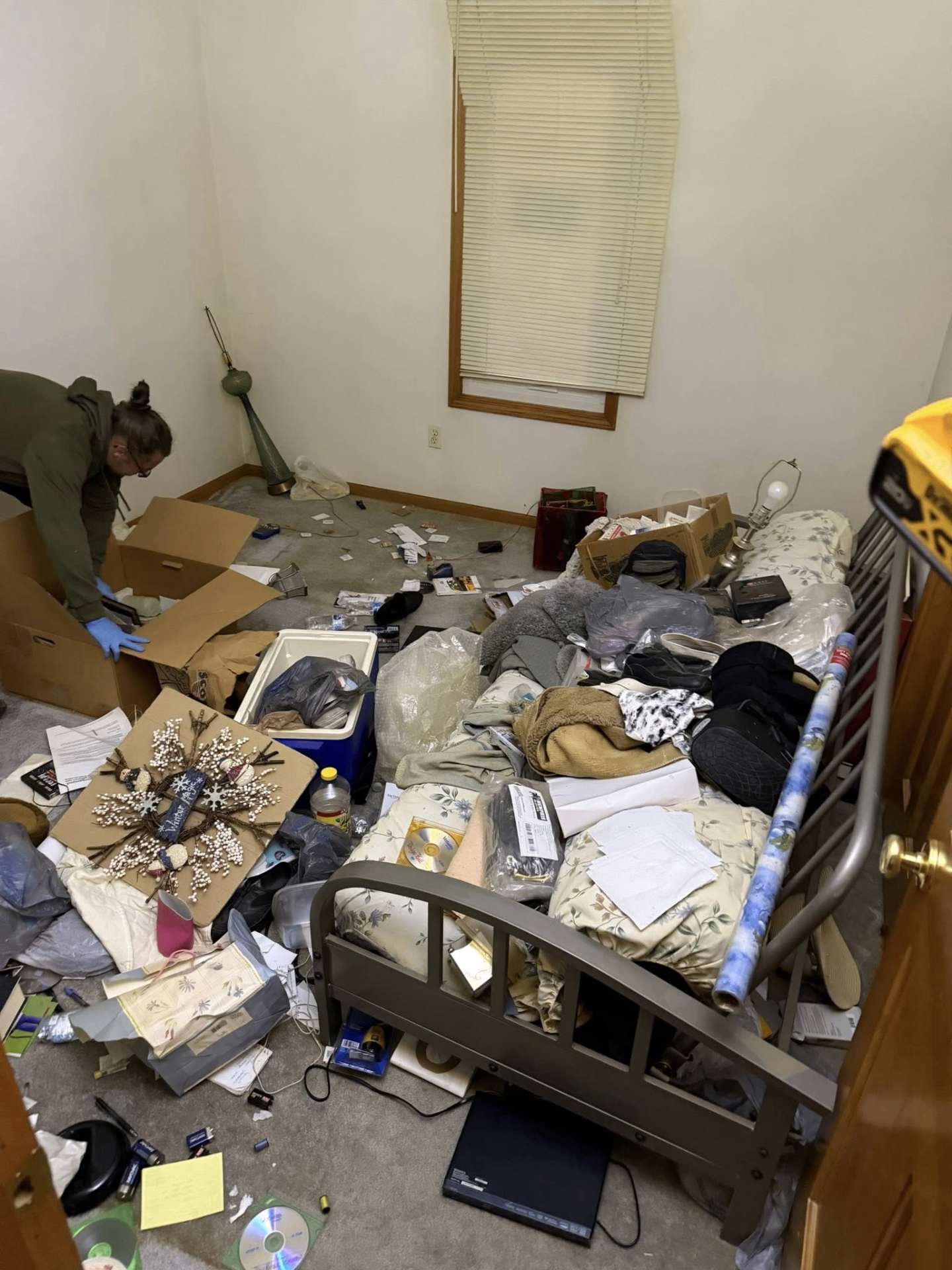 HOUSE CLEANOUTS